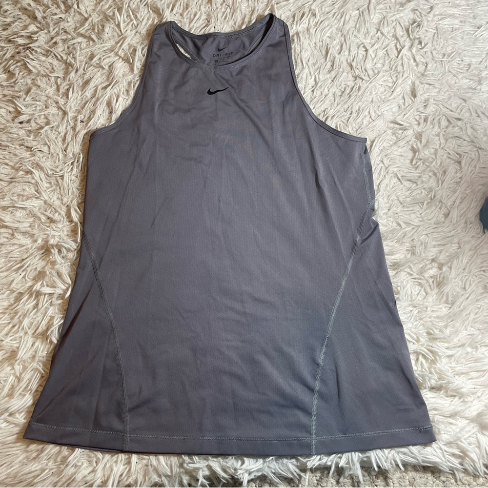 Nike dry-fit gray tank top size M excellent used condition